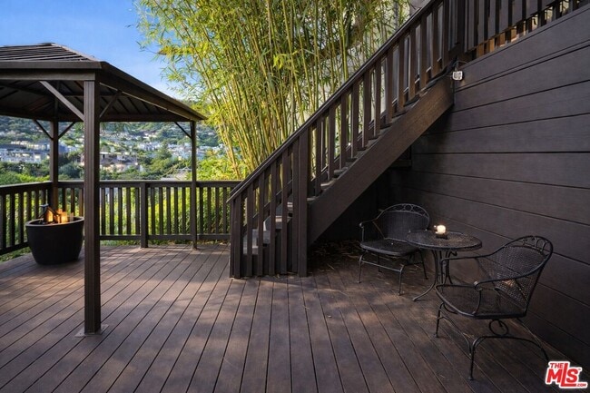 Building Photo - 8810 Hollywood Blvd