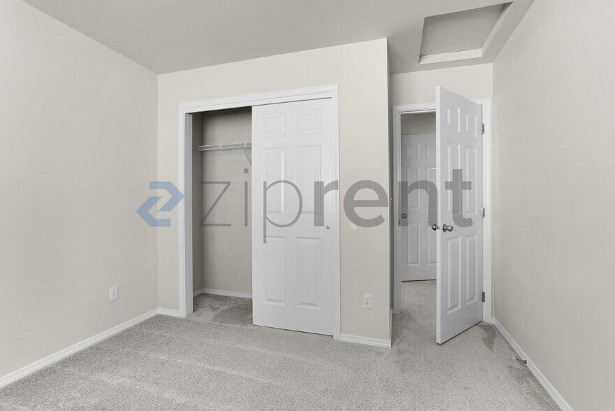 Building Photo - Unit