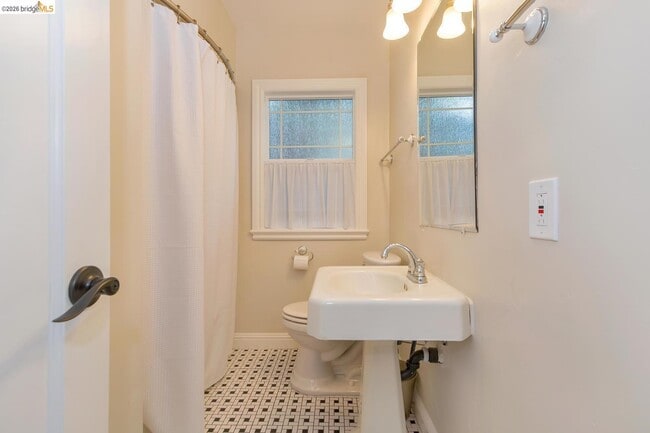 Building Photo - 3484 Moraga Blvd