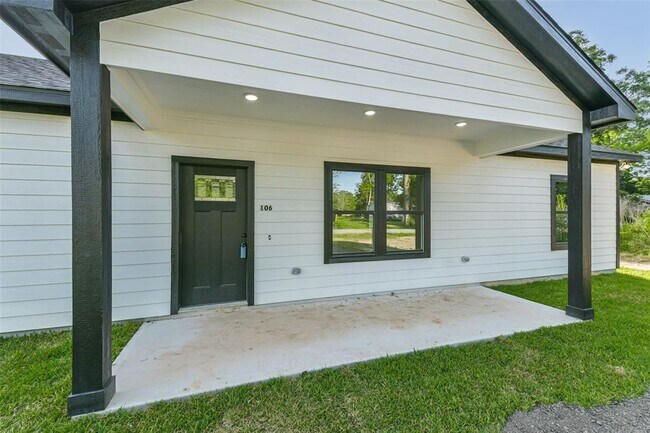 Building Photo - 106 County Rd 3704