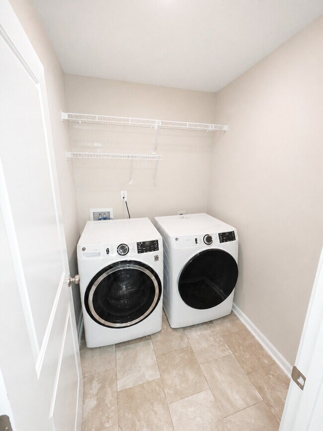 Building Photo - 721 Tanager Ln