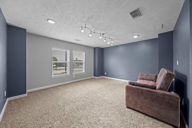 Building Photo - 2413 Quiet Arbor Ln