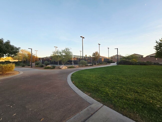 Building Photo - BEAUTIFUL 3BD/2BA WITH MANY UPGRADES!