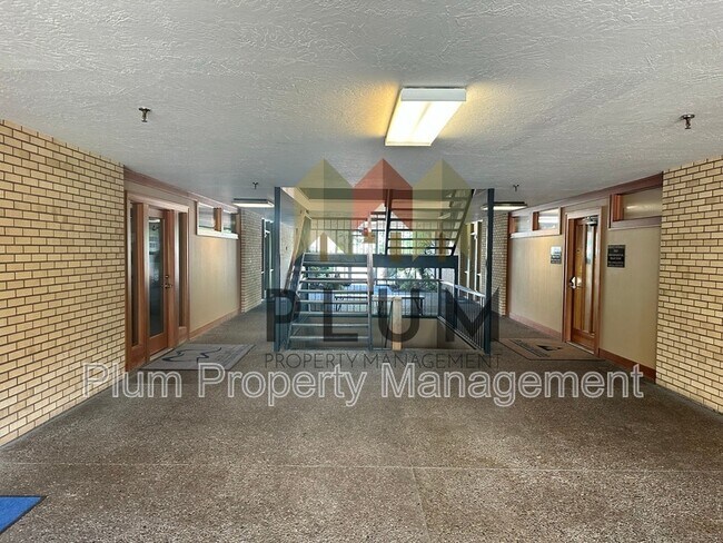 Building Photo - 1547 S Higgins Ave
