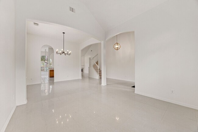 Building Photo - 910 Box Elder Dr