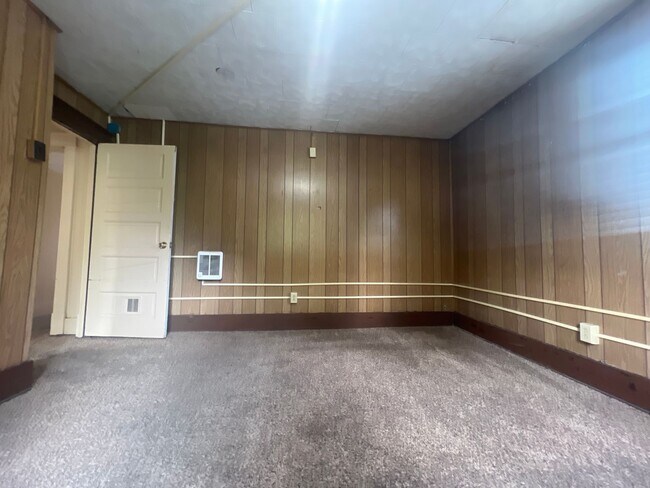 Building Photo - 753/ 755/ 755.5 Garrison Ave