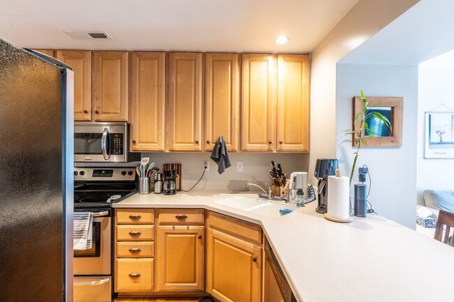 Building Photo - 1463 Glenside Green - River Run Townhome!