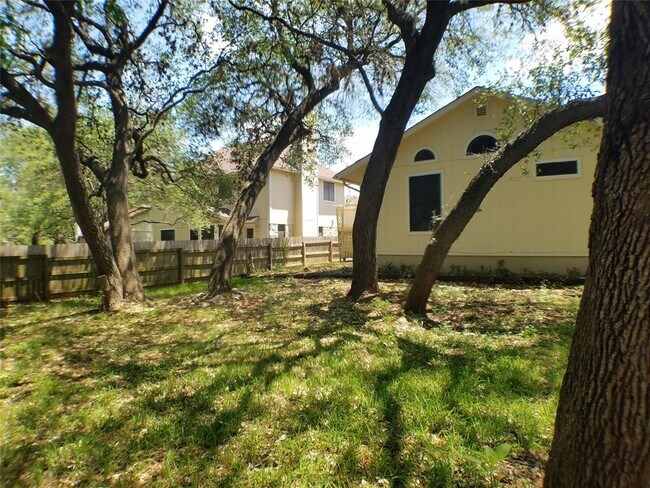 Building Photo - 8310 Los Ranchos Dr