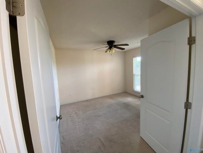 Building Photo - 131 Shadow Ct SW