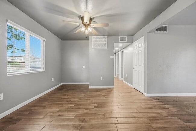 Building Photo - 2536 White Oak Pl