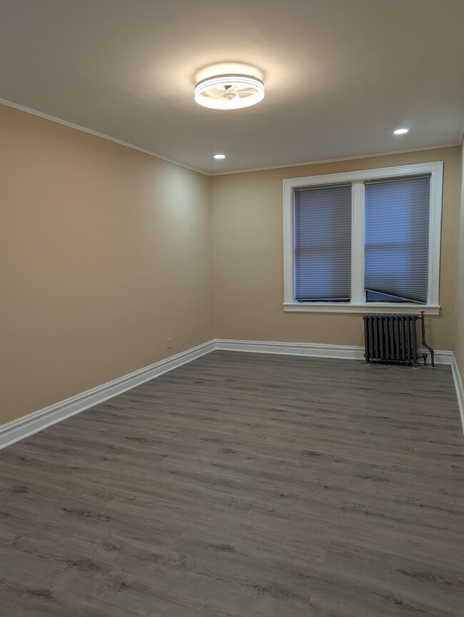 Building Photo - 821 Bergen Ave