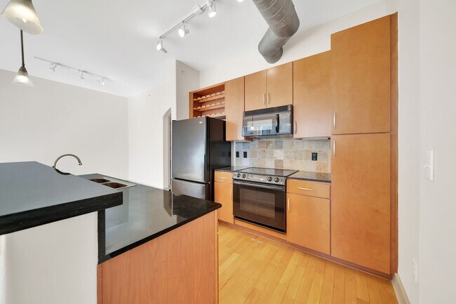 Building Photo - 1901 Post Oak Blvd