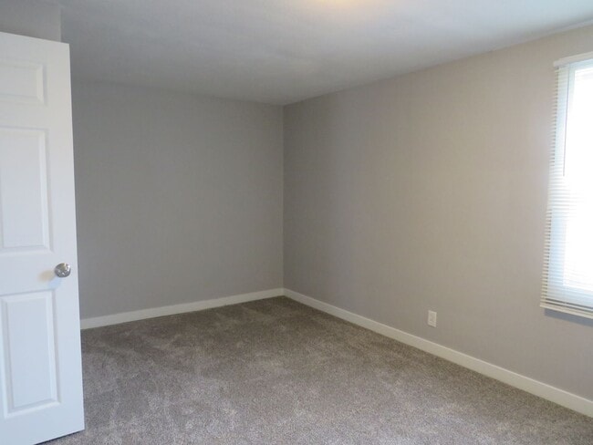 Building Photo - New listing 3 Bedroom Home!!