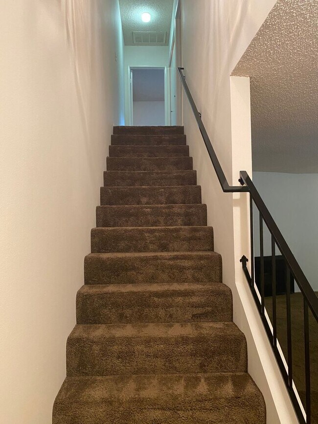 Building Photo - 2 Bedroom TownHome