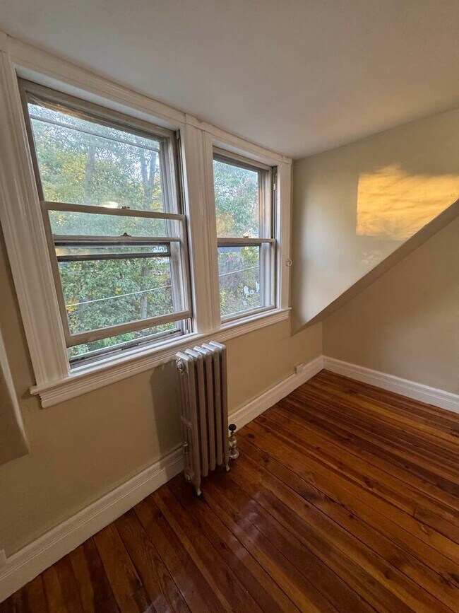 Building Photo - Charming 1-Bedroom Apartment in Russell, MA