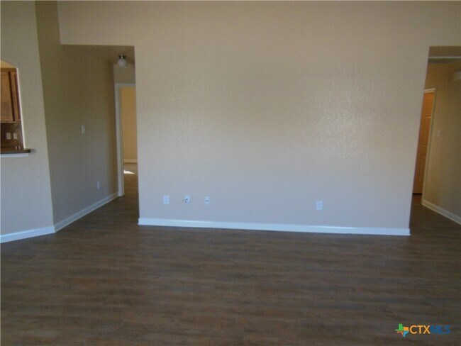 Building Photo - 455 Roadrunner Ave