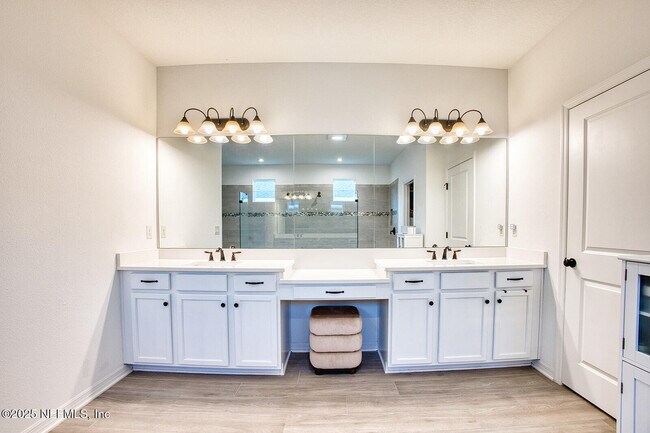 Building Photo - 94242 Goodwood Dr