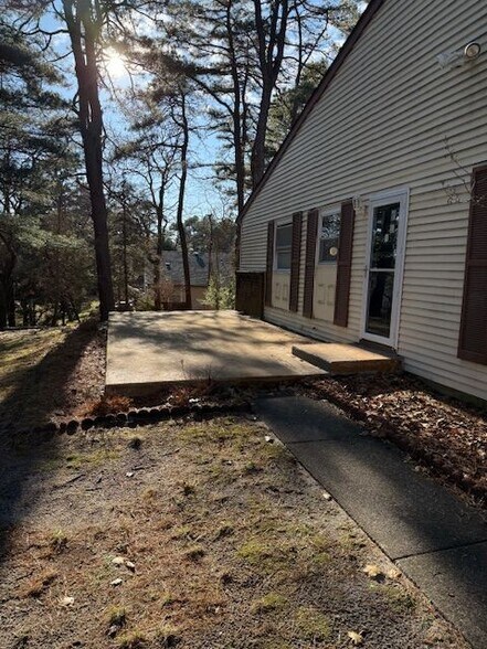 Building Photo - 16 Ivy Ct