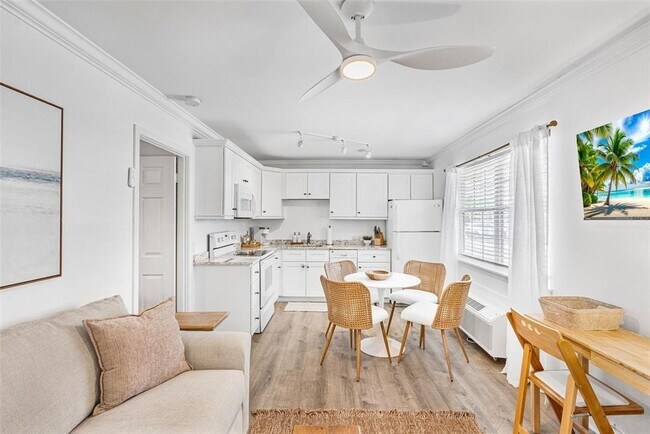 Building Photo - 1603 Gulf Dr N