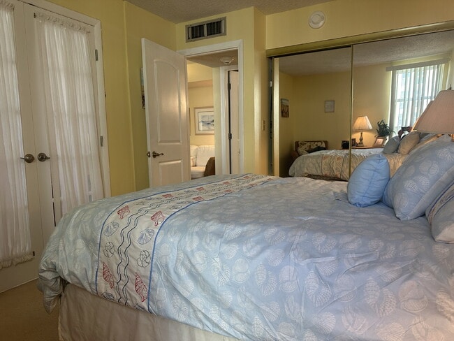Building Photo - Villa Vista Condo  Available June 1st - December 31st 2026