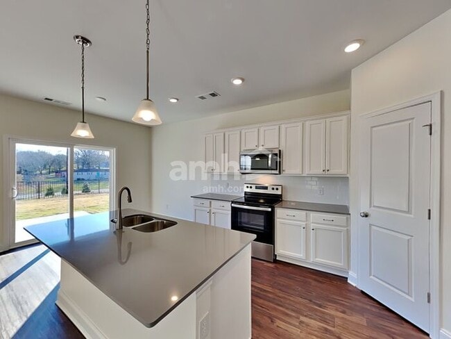 Building Photo - 2068 Williamshire Ln