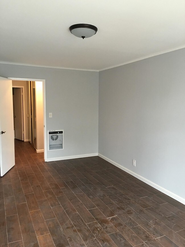 Building Photo - 500 Cagney Ln