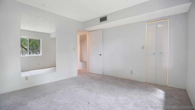 Building Photo - 505 Gardens Dr
