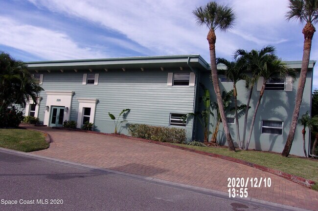 Primary Photo - 220 Columbia Dr