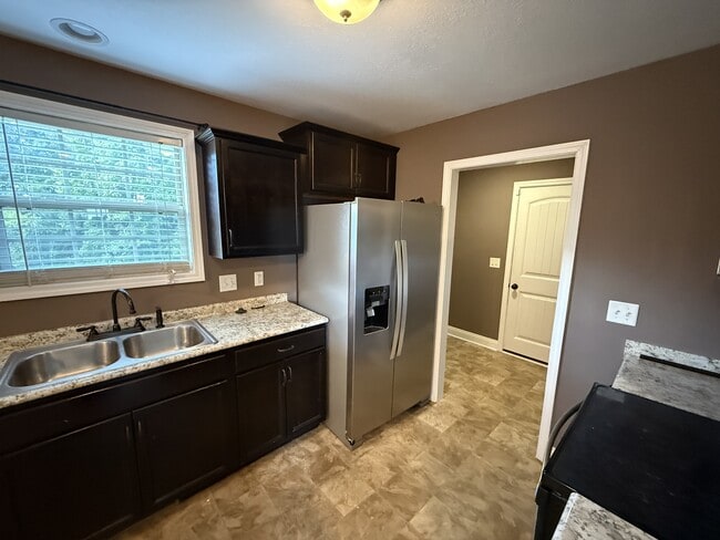 Building Photo - 113 Grassmire Dr