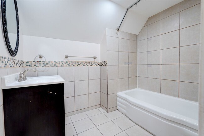 Building Photo - 195 Harvard St