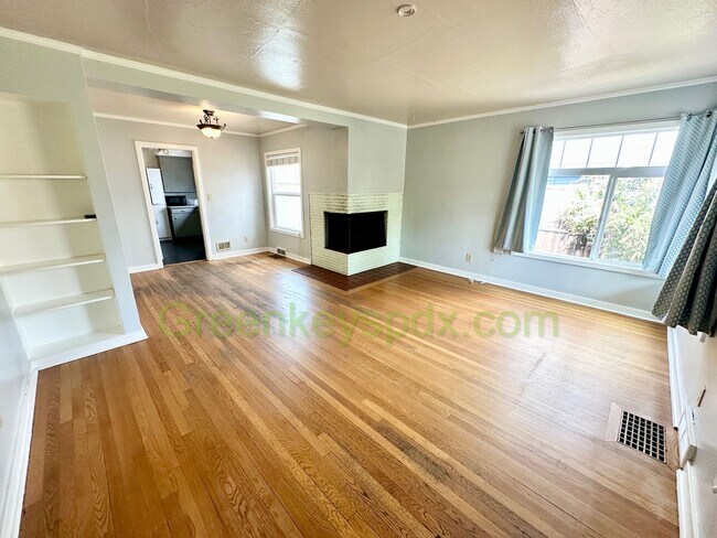 Building Photo - Gorgeous 2 Bedroom with finished basement,...