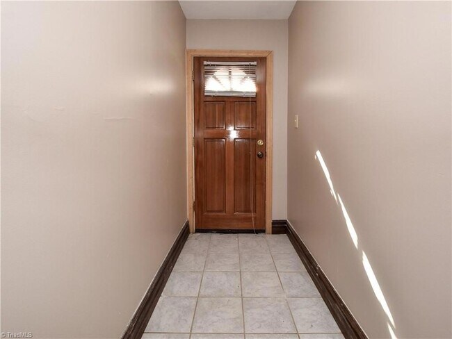 Building Photo - 3872 Leo St