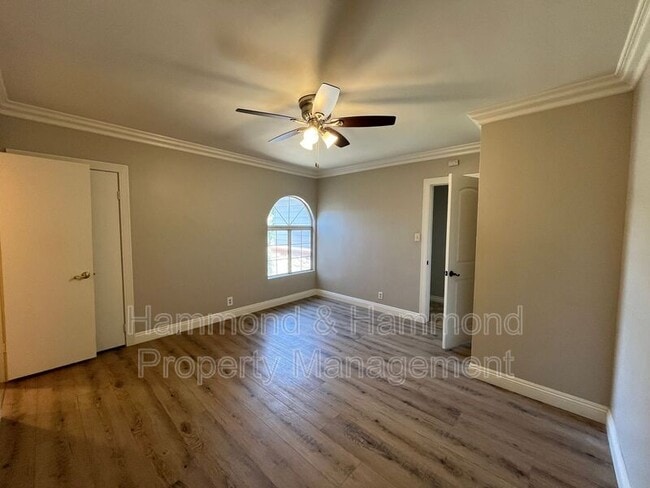 Building Photo - 15358 Leadwell St