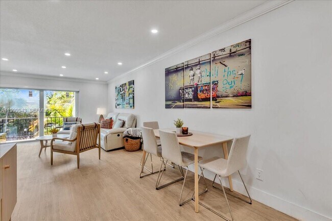 Building Photo - 9225 SW 87th Ave