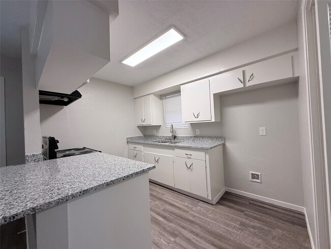 Building Photo - 7301 Cardinal Cir