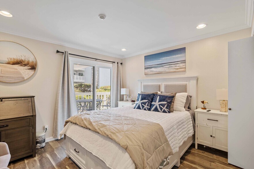 Building Photo - 640 The Village