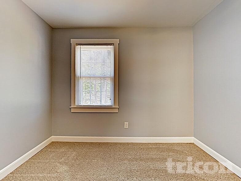 Building Photo - 18 Hillpine Ct
