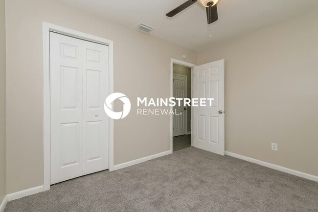 Building Photo - 4 Bedroom Pet-Friendly Home in Tampa, FL with Main Street Renewal