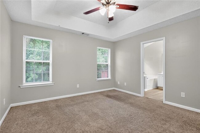 Building Photo - 5470 Twin Lakes Dr