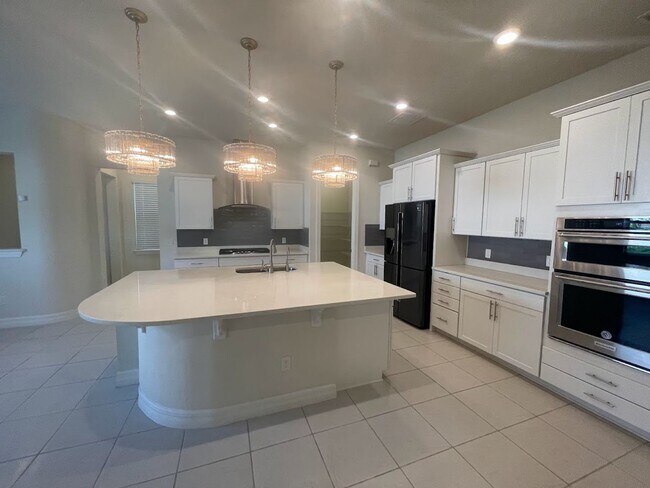 Building Photo - LAKE EMMA SOUND-1369 PATTERSON TER LAKE MA...