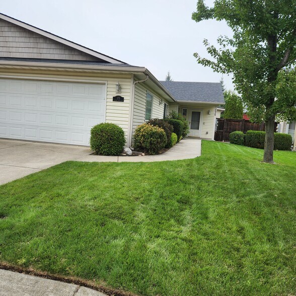 2 car attached garage, lawn care included. - 175 E Jeffrey Pine Ln