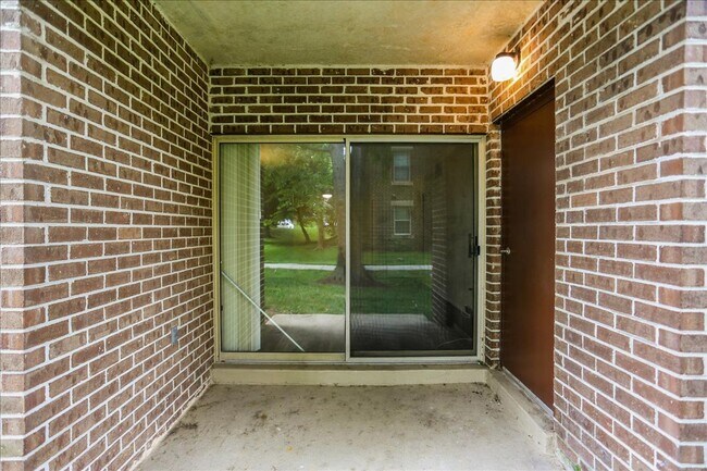 Building Photo - Ground Level Condo in Gaithersburg - 1 bed, 1 bath