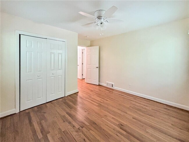 Building Photo - 6058 Harleston Rd NE