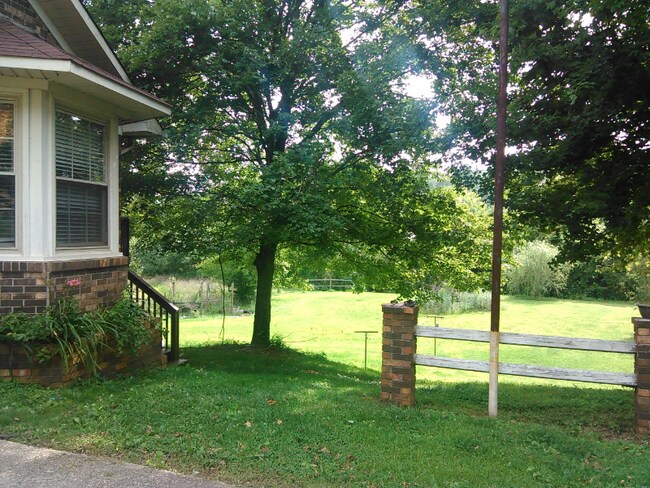 Building Photo - 8310 Middle Butler Rd
