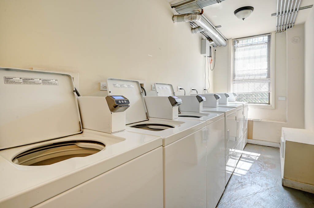 Building Photo - 4747 N Hermitage Ave