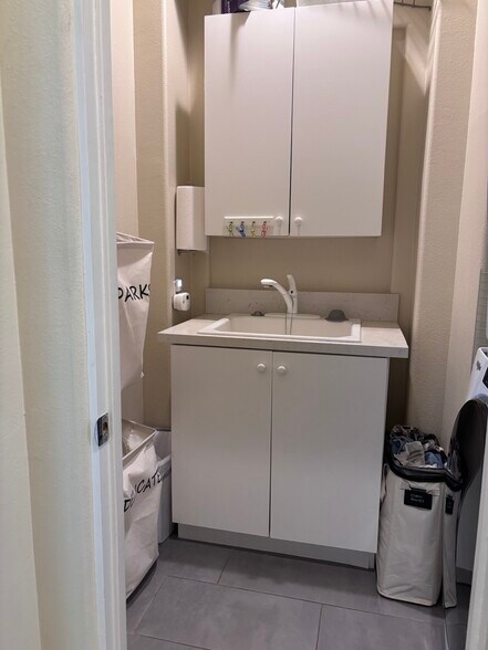 Building Photo - 90 Clavel Ct