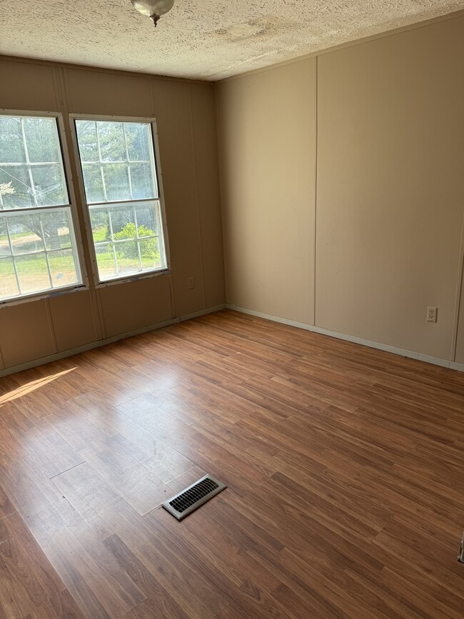 Building Photo - 110 Robin Meadow Ln