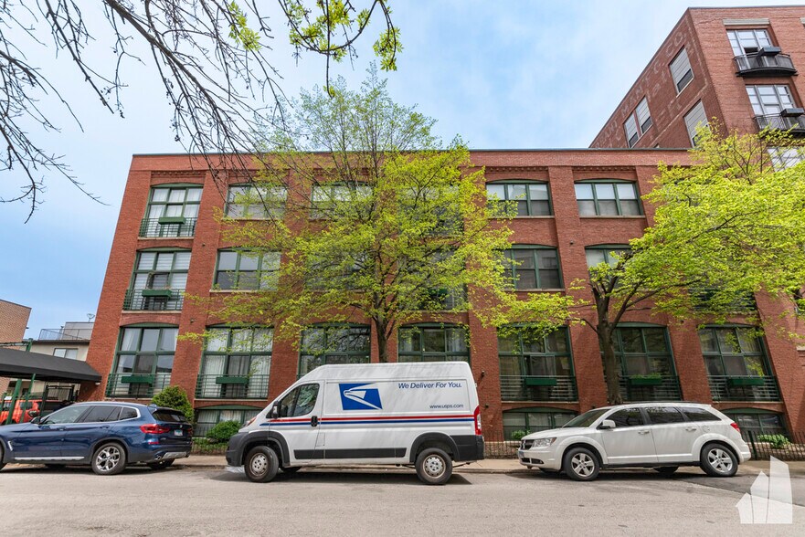 Building Photo - 1737 N Paulina St