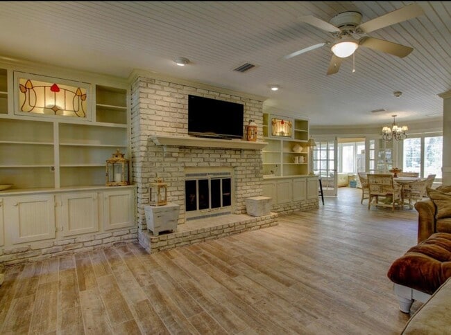 Primary Photo - Executive Lakefront Retreat with Private P...