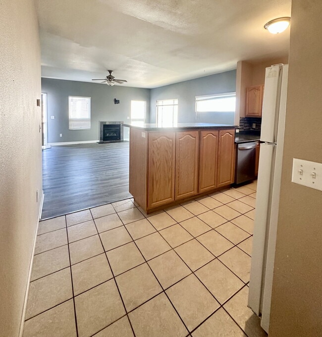 Building Photo - Charming Townhouse for Rent in Cheyenne, WY